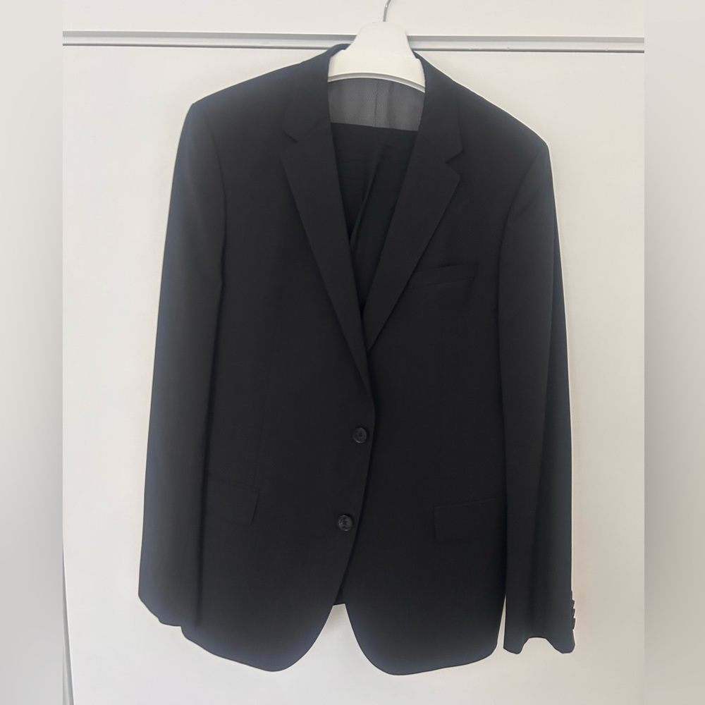 Excellent condition Hugo Boss black suit men 44R